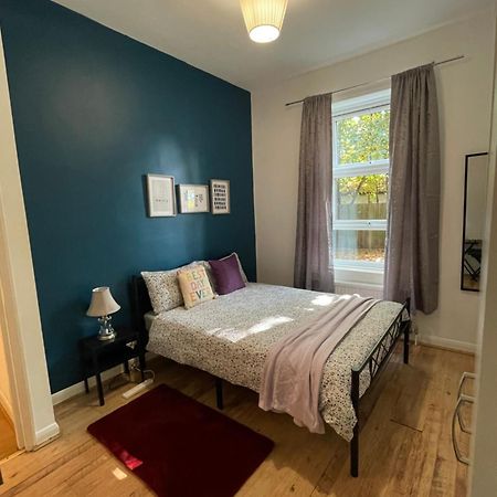 Contemporary Private Rooms Near Central Лондон Экстерьер фото