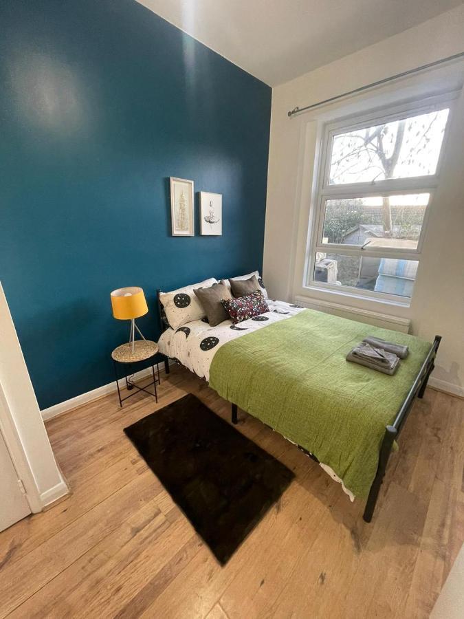 Contemporary Private Rooms Near Central Лондон Экстерьер фото