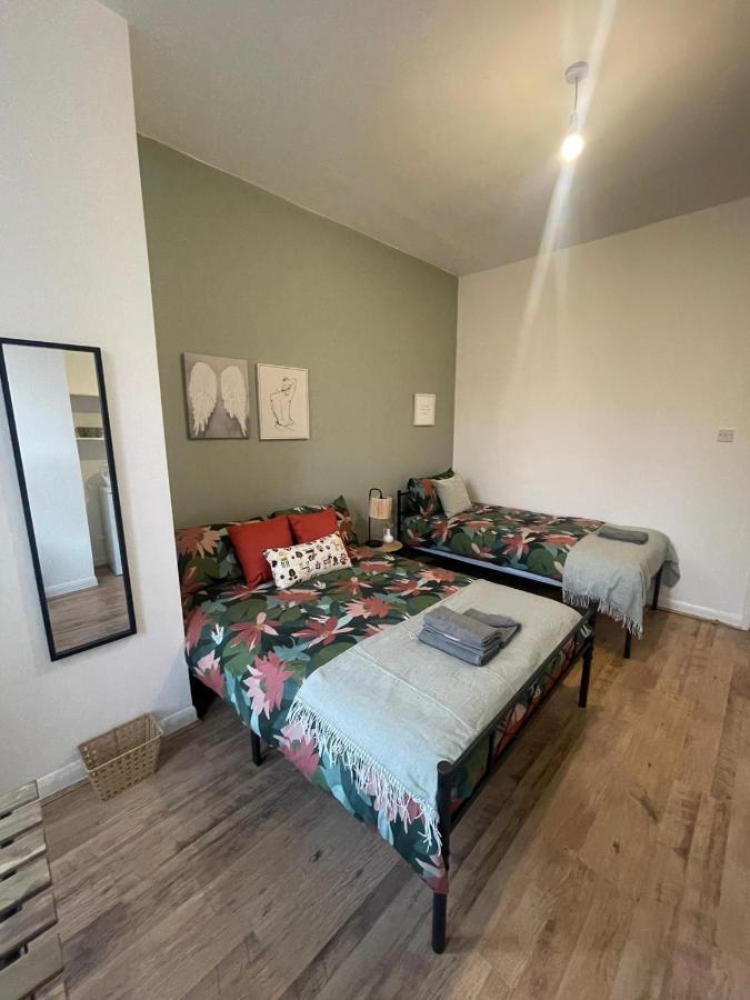 Contemporary Private Rooms Near Central Лондон Экстерьер фото