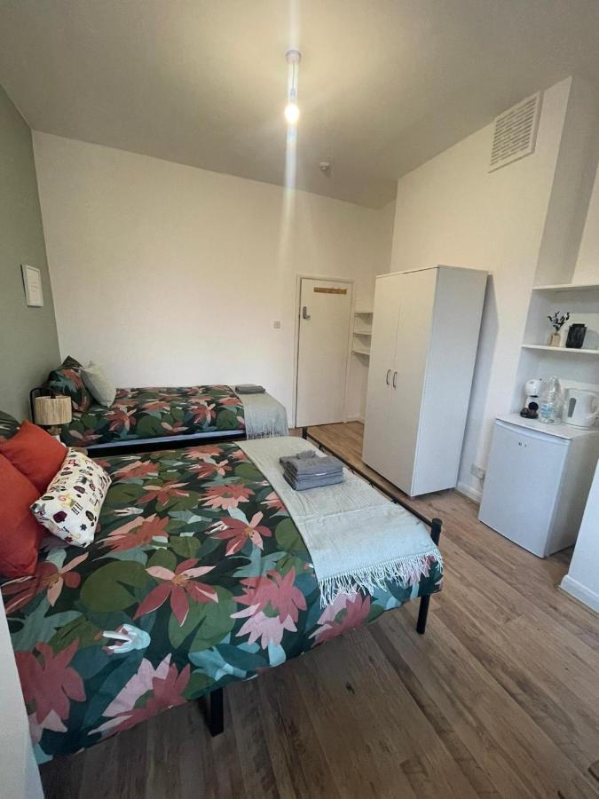 Contemporary Private Rooms Near Central Лондон Экстерьер фото