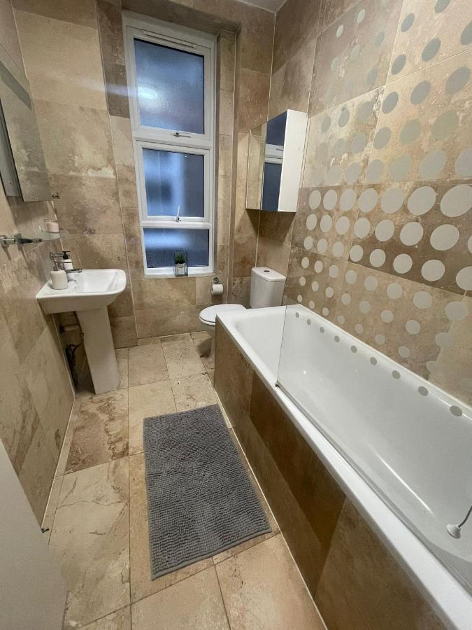 Contemporary Private Rooms Near Central Лондон Экстерьер фото