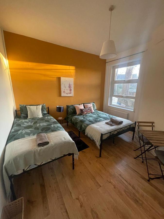 Contemporary Private Rooms Near Central Лондон Экстерьер фото