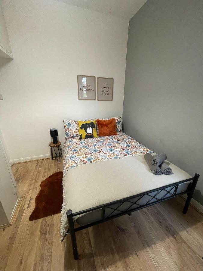 Contemporary Private Rooms Near Central Лондон Экстерьер фото