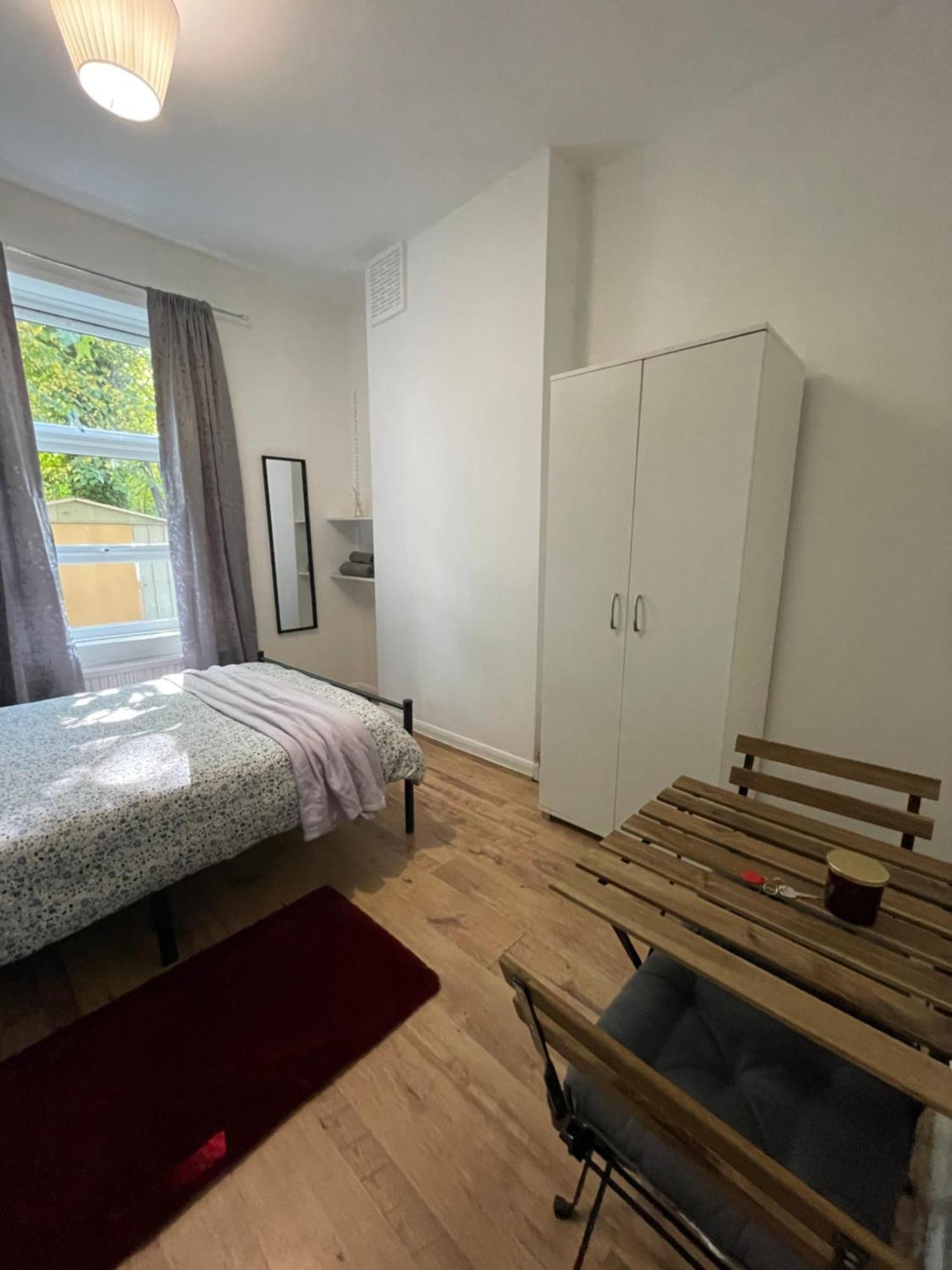 Contemporary Private Rooms Near Central Лондон Экстерьер фото
