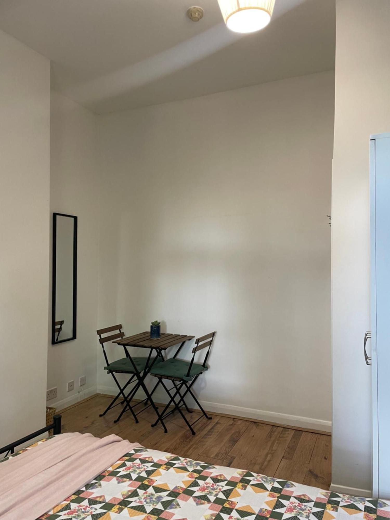 Contemporary Private Rooms Near Central Лондон Экстерьер фото