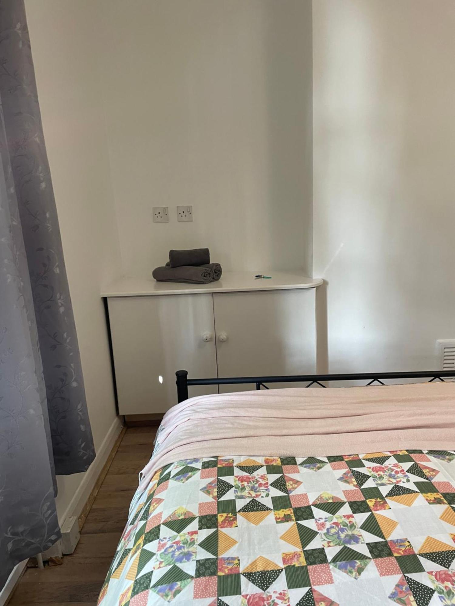 Contemporary Private Rooms Near Central Лондон Экстерьер фото