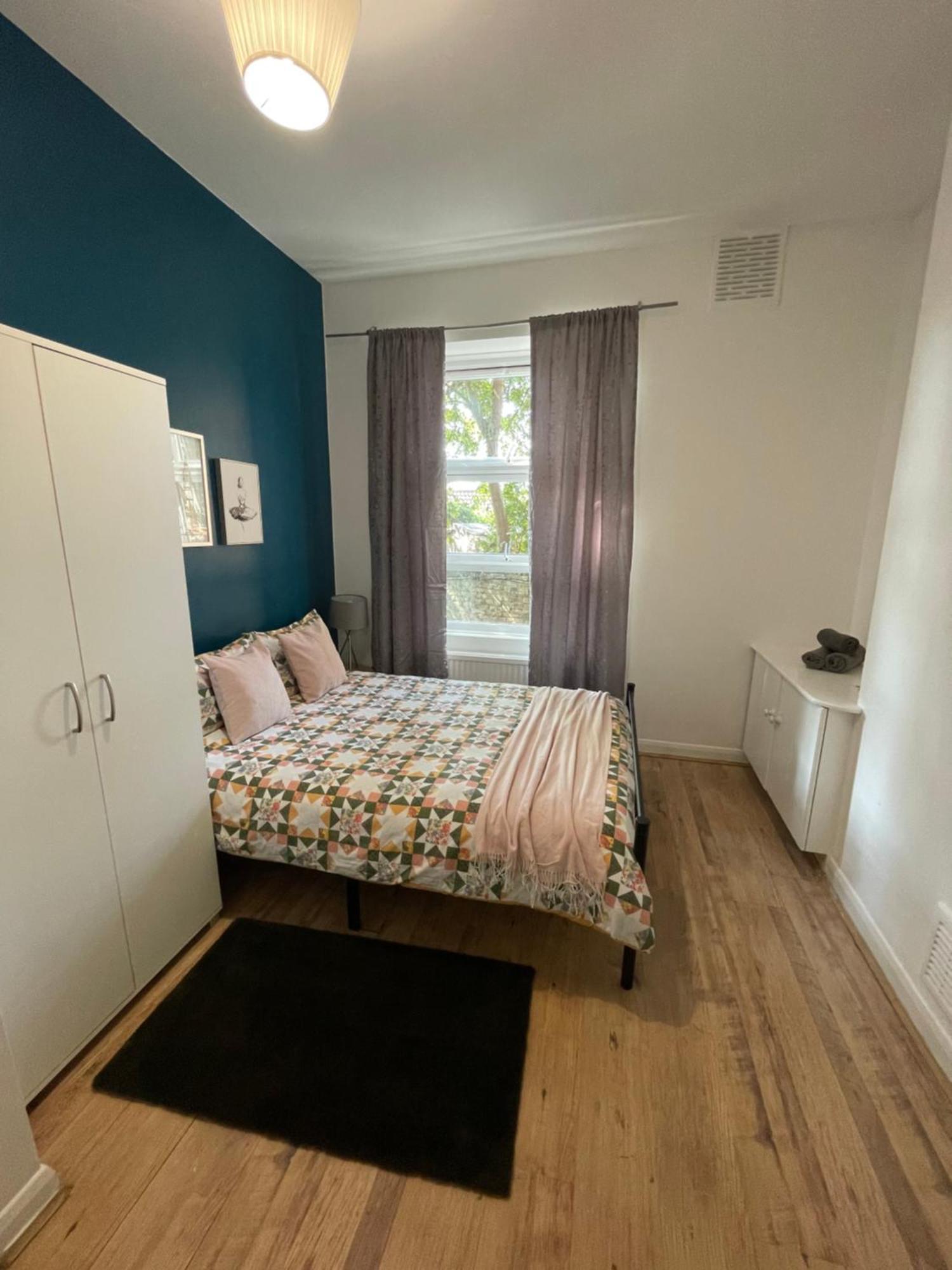 Contemporary Private Rooms Near Central Лондон Экстерьер фото
