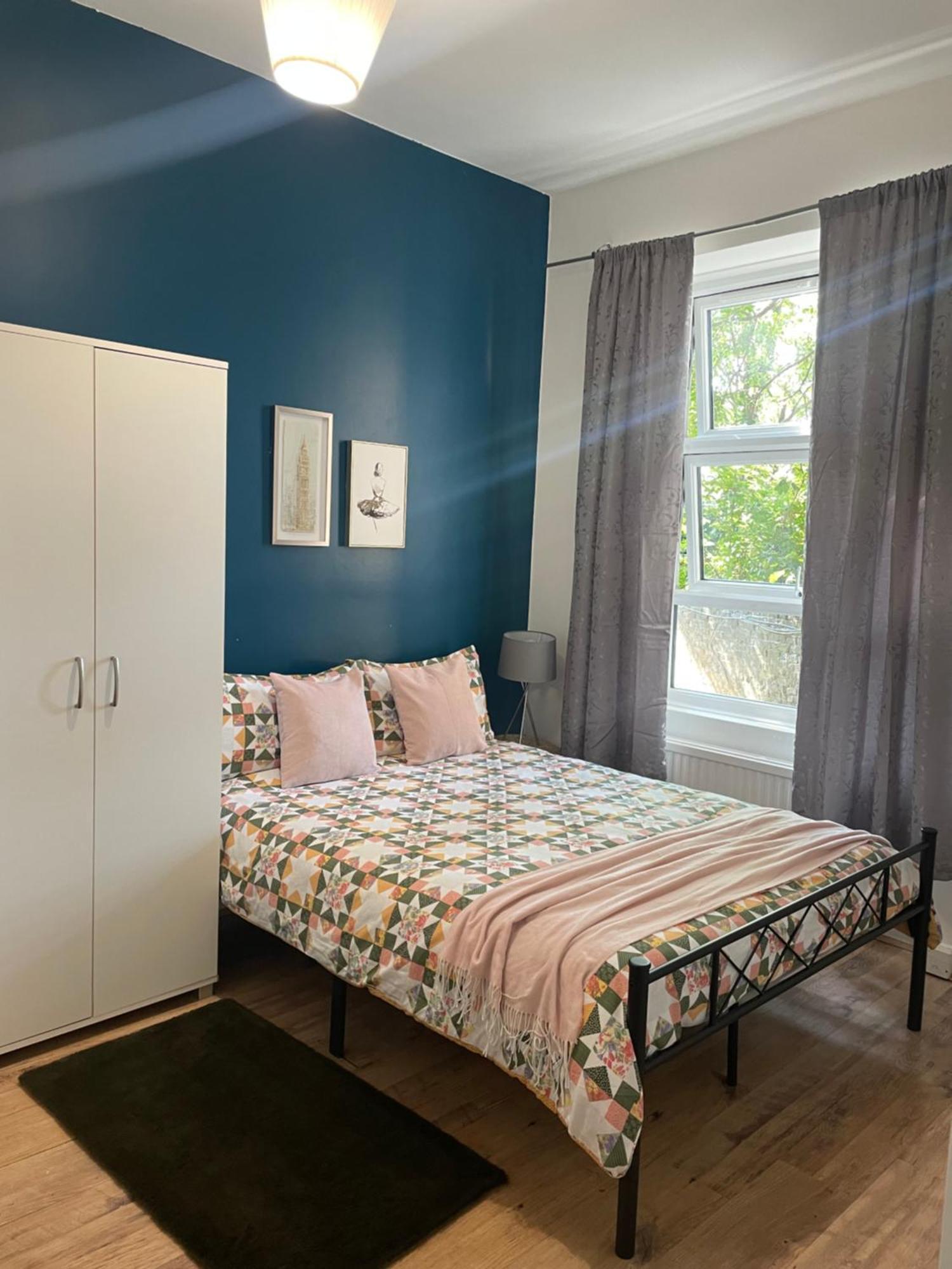 Contemporary Private Rooms Near Central Лондон Экстерьер фото