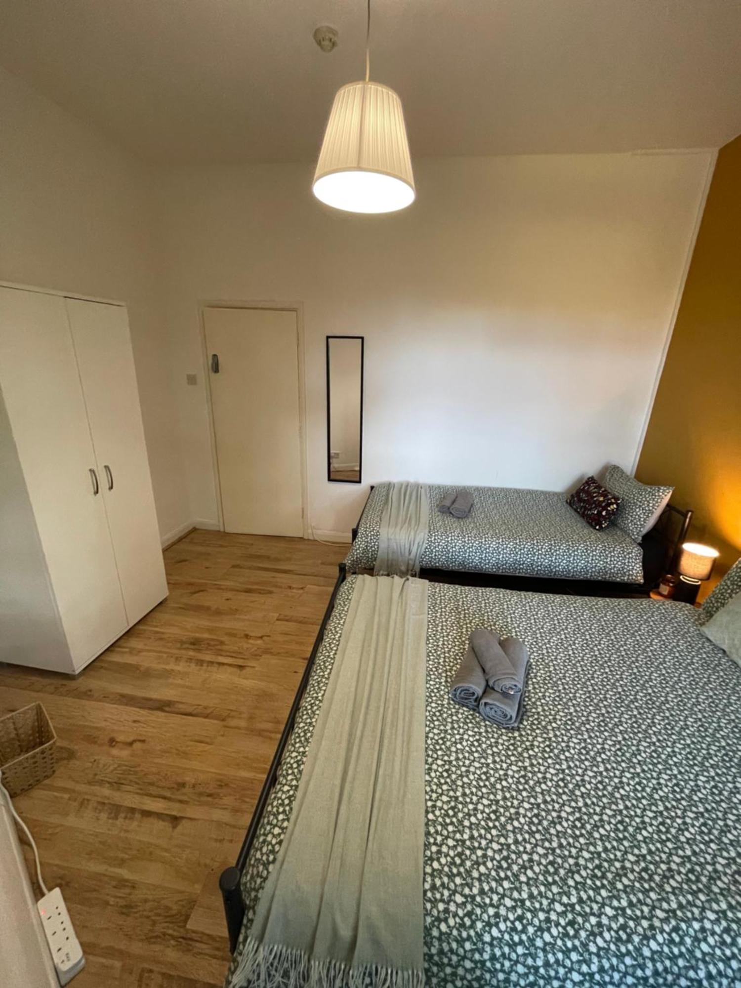 Contemporary Private Rooms Near Central Лондон Экстерьер фото