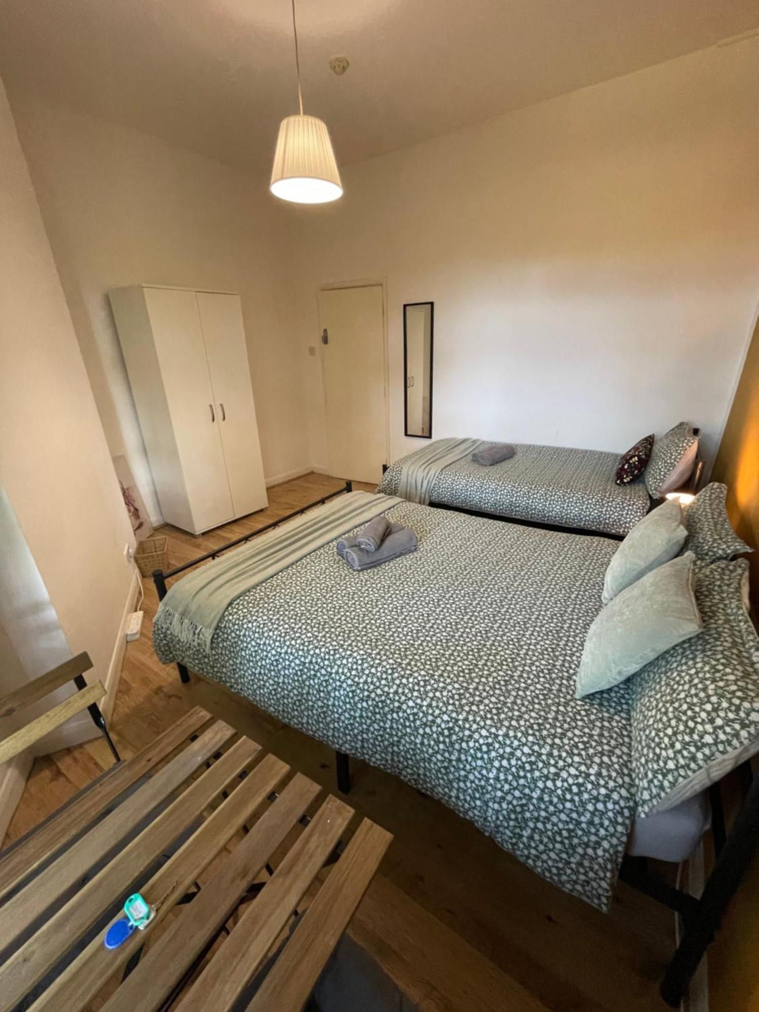 Contemporary Private Rooms Near Central Лондон Экстерьер фото