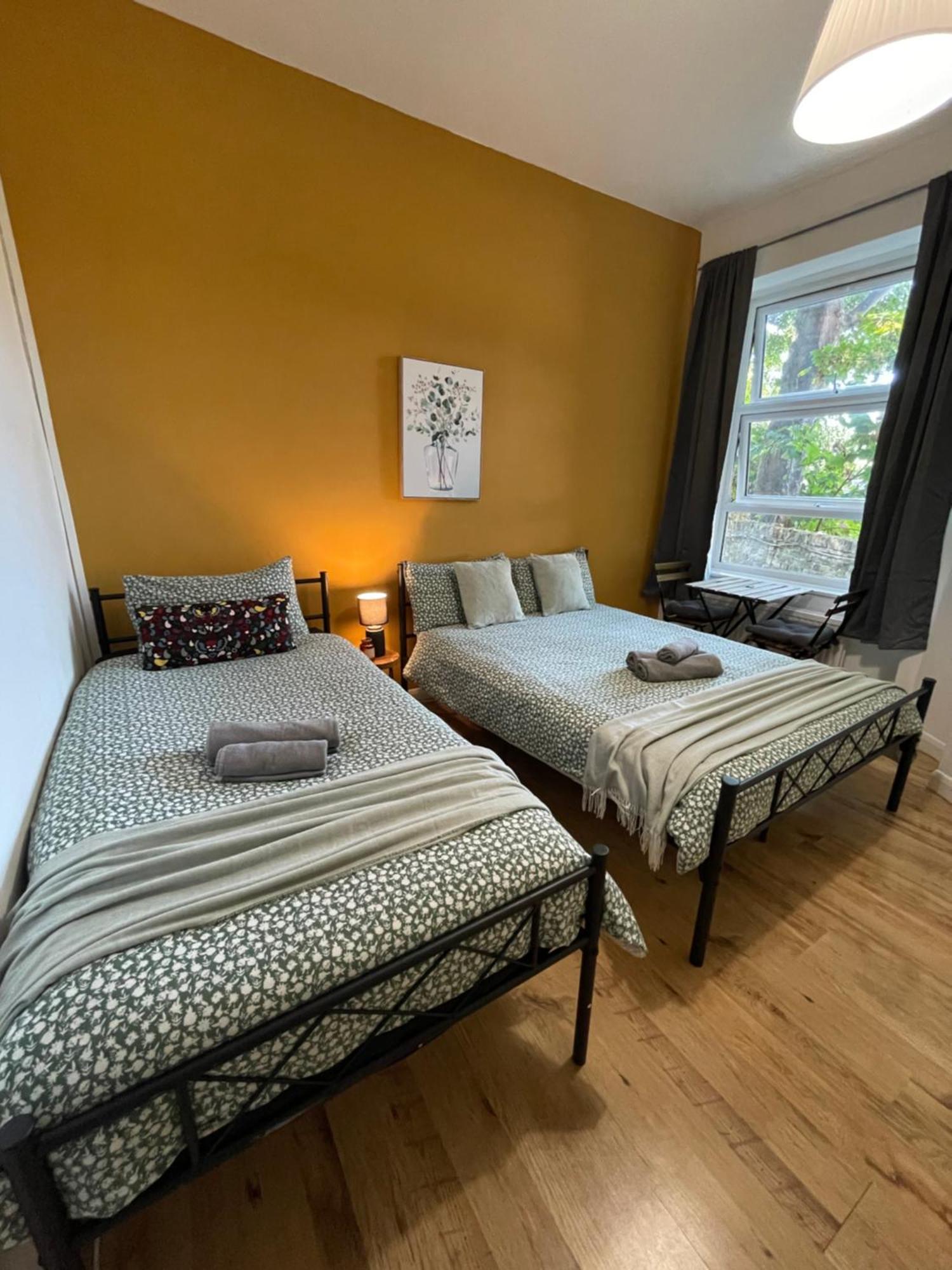Contemporary Private Rooms Near Central Лондон Экстерьер фото