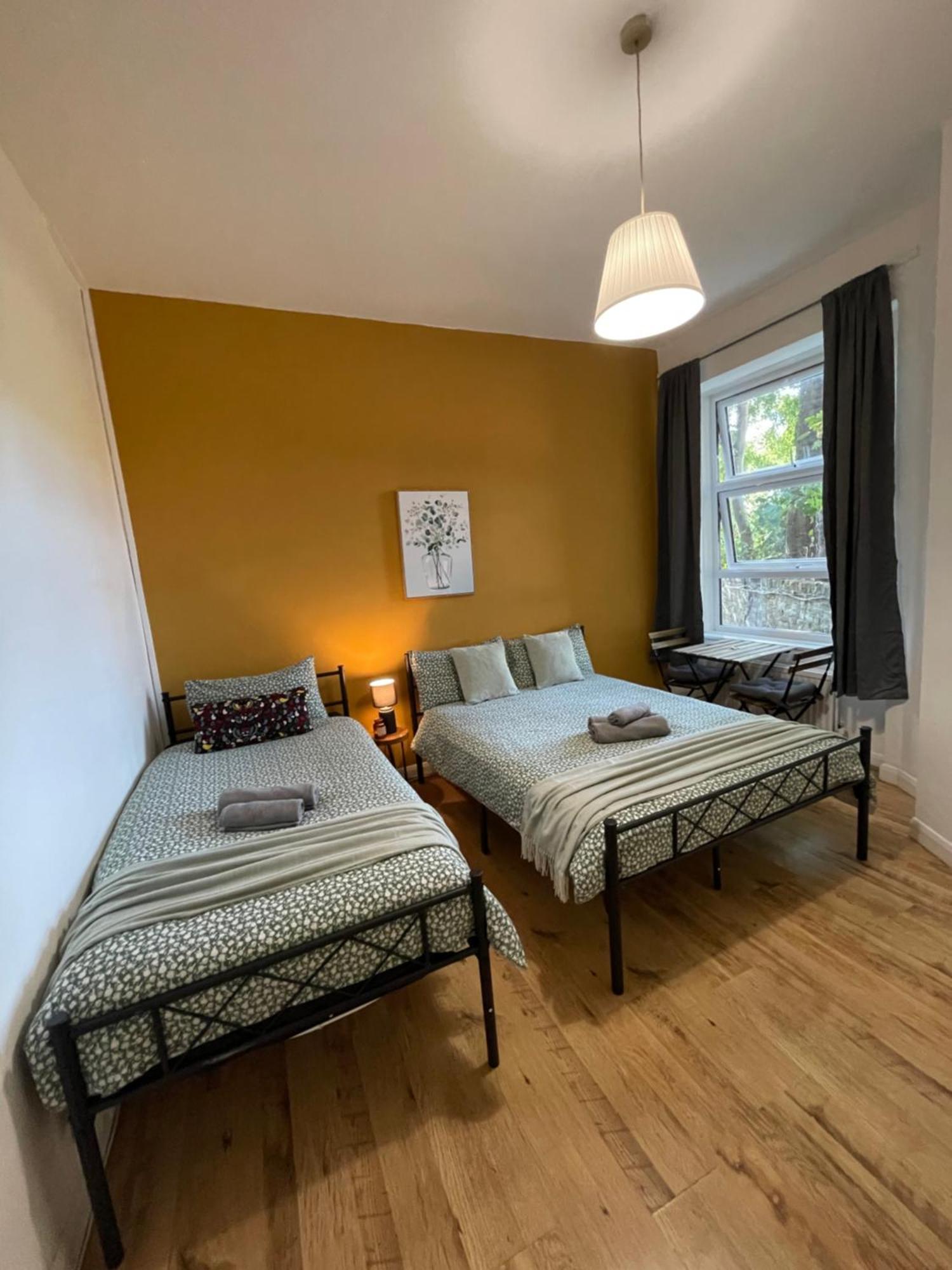 Contemporary Private Rooms Near Central Лондон Экстерьер фото
