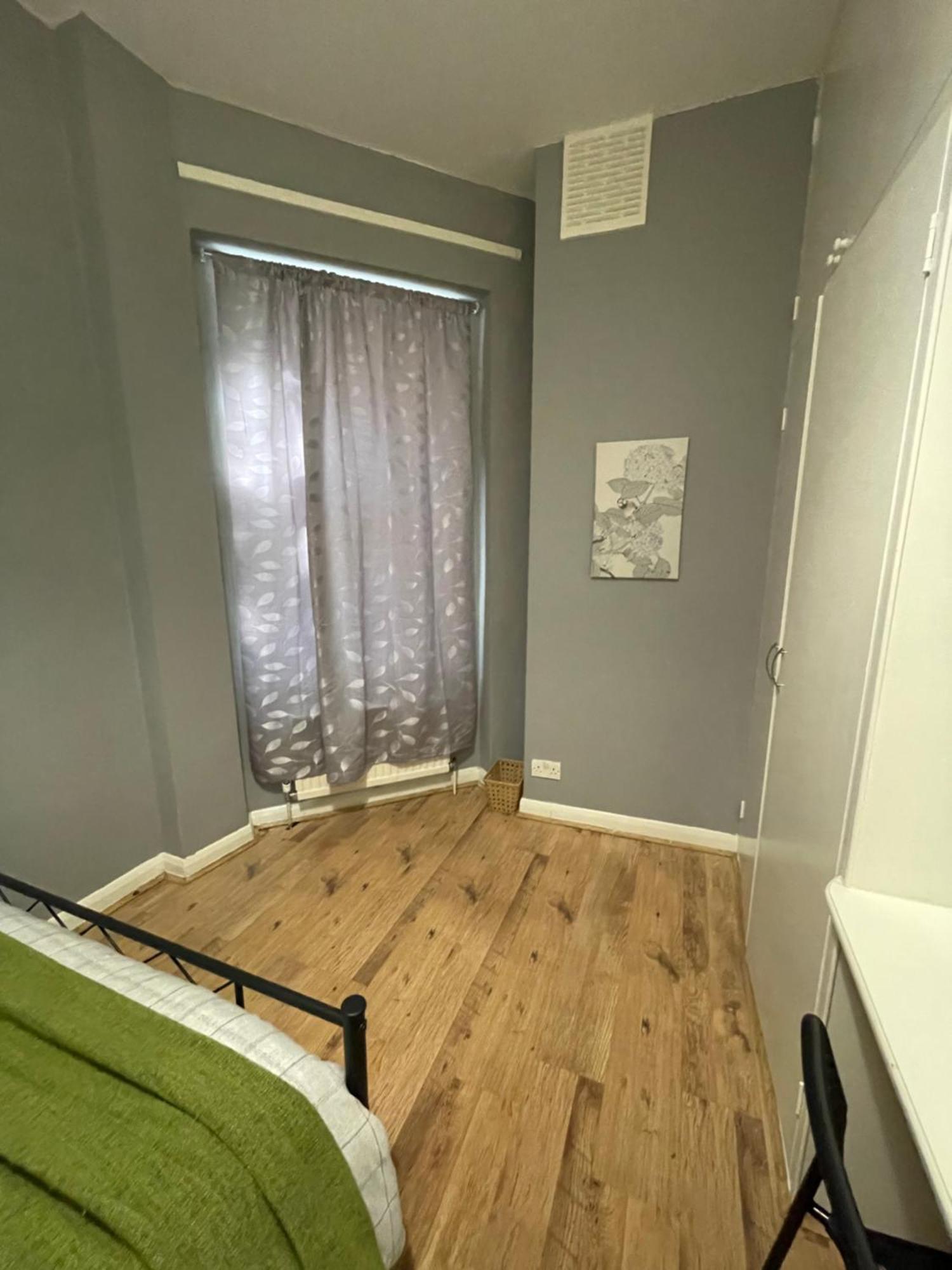 Contemporary Private Rooms Near Central Лондон Экстерьер фото